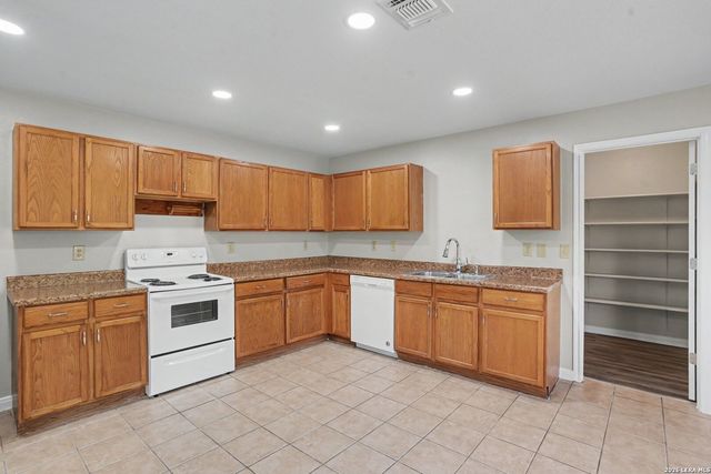 8031 Cherry Glade, Converse, TX 78109