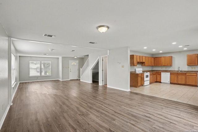 8031 Cherry Glade, Converse, TX 78109