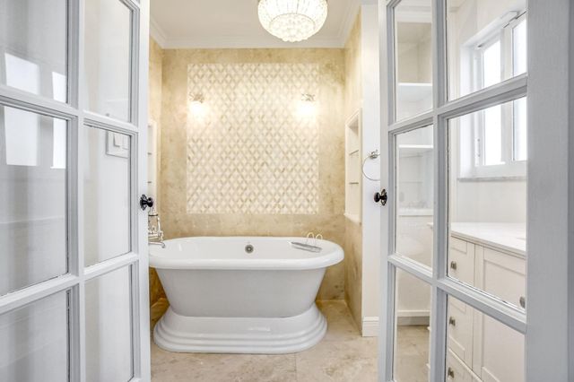 5550 NE 26th Avenue, Fort Lauderdale, FL 33308