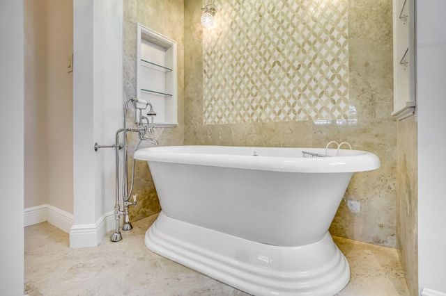 5550 NE 26th Avenue, Fort Lauderdale, FL 33308