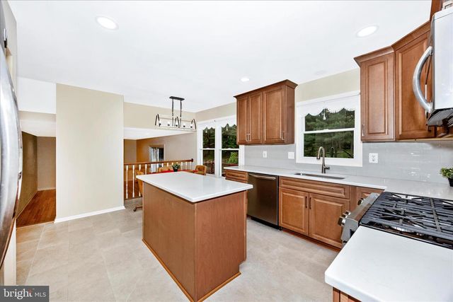 2433 HENSLOWE DR, Rockville, MD 20854