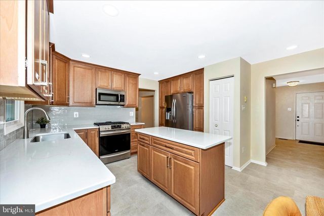 2433 HENSLOWE DR, Rockville, MD 20854