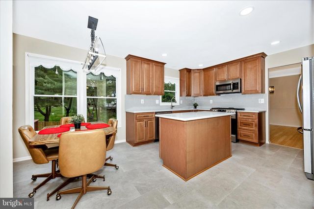 2433 HENSLOWE DR, Rockville, MD 20854