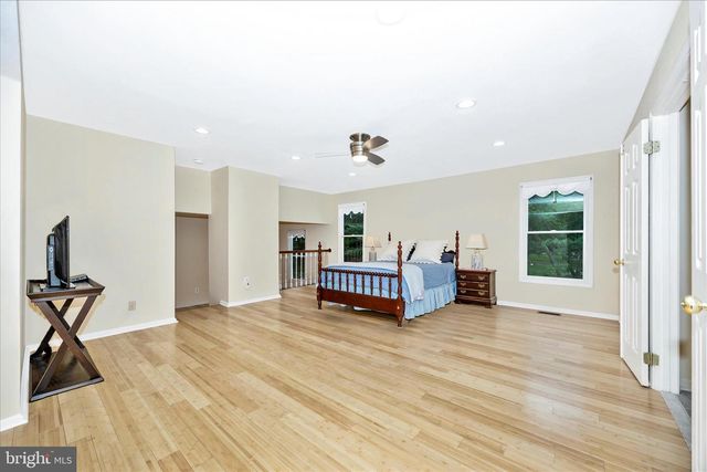 2433 HENSLOWE DR, Rockville, MD 20854