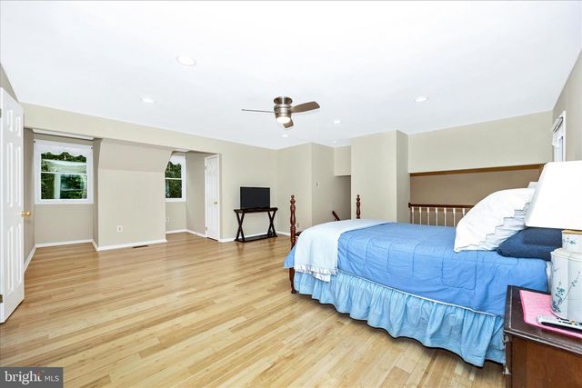 2433 HENSLOWE DR, Rockville, MD 20854