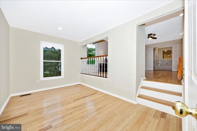 2433 HENSLOWE DR, Rockville, MD 20854