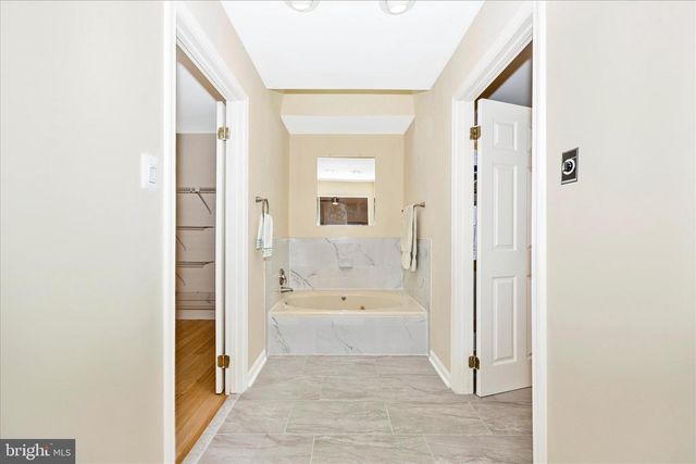 2433 HENSLOWE DR, Rockville, MD 20854