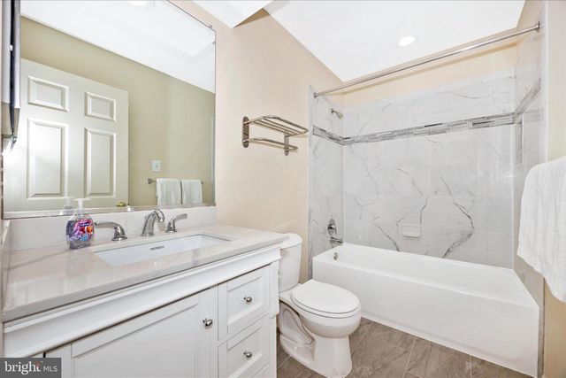 2433 HENSLOWE DR, Rockville, MD 20854