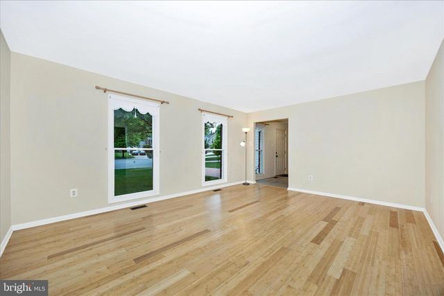2433 HENSLOWE DR, Rockville, MD 20854