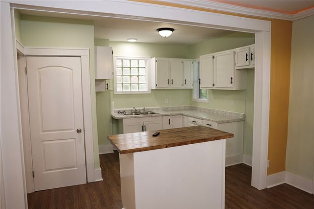 737 Saint Clair Avenue, Clairton, PA 15025