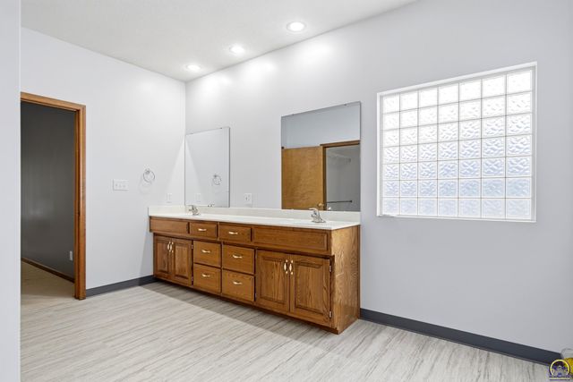 4500 SW Moundview DR, Topeka, KS 66610