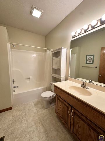 4500 SW Moundview DR, Topeka, KS 66610