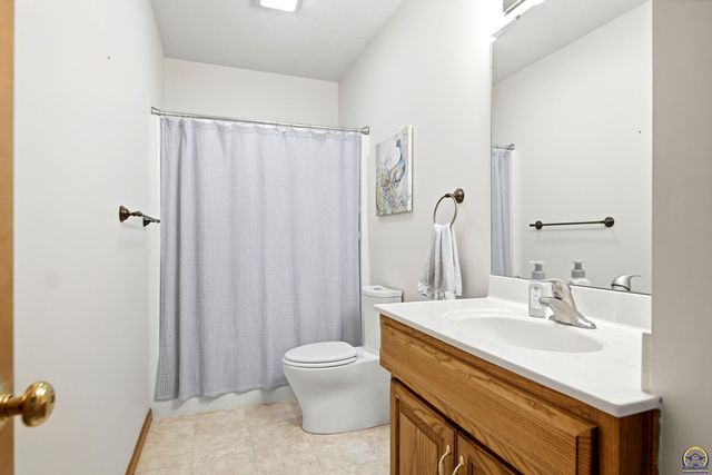 4500 SW Moundview DR, Topeka, KS 66610