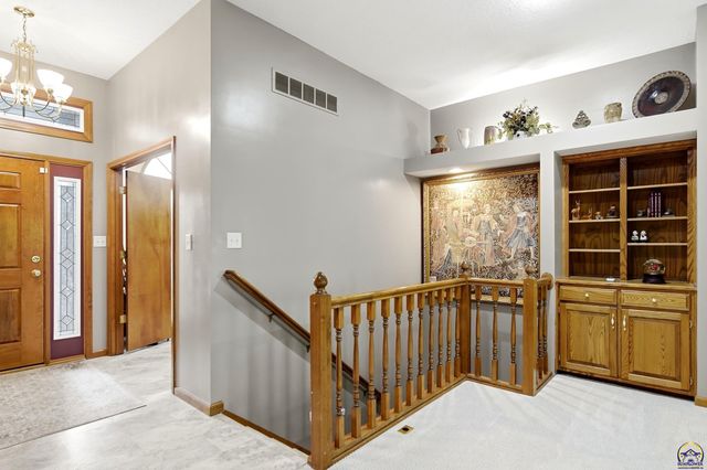 4500 SW Moundview DR, Topeka, KS 66610