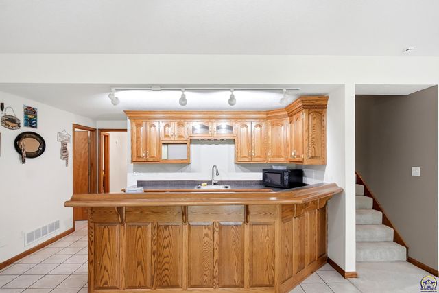 4500 SW Moundview DR, Topeka, KS 66610