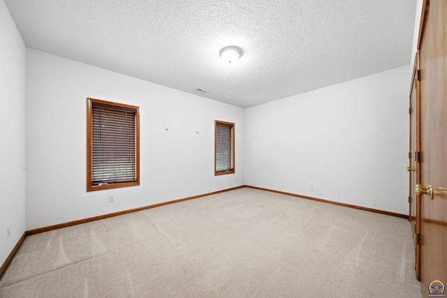 4500 SW Moundview DR, Topeka, KS 66610