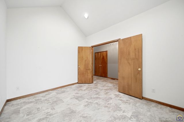 4500 SW Moundview DR, Topeka, KS 66610