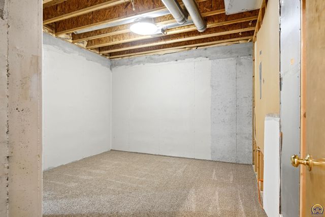 4500 SW Moundview DR, Topeka, KS 66610