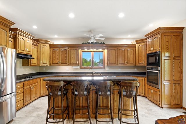 4500 SW Moundview DR, Topeka, KS 66610