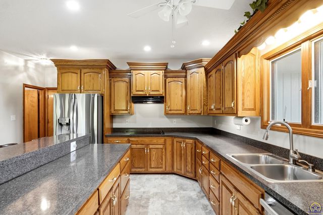 4500 SW Moundview DR, Topeka, KS 66610