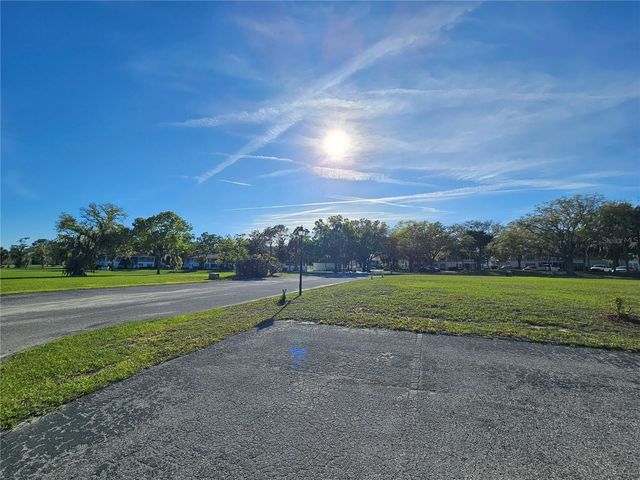 8142 FAIRWAYS CIRCLE S204, Ocala, FL 34472