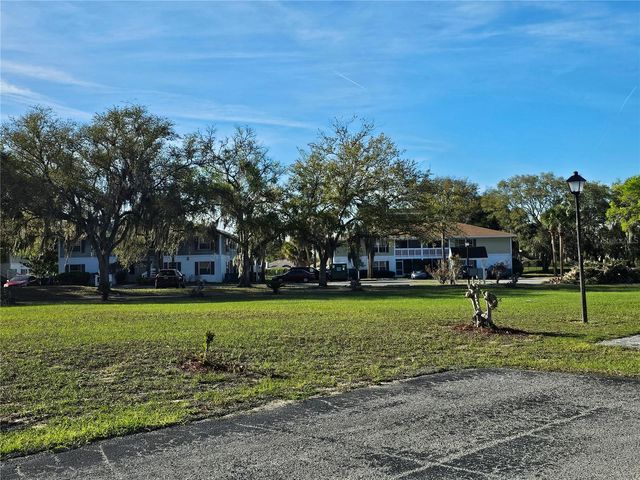 8142 FAIRWAYS CIRCLE S204, Ocala, FL 34472