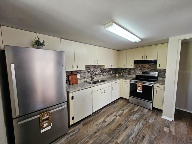 8142 FAIRWAYS CIRCLE S204, Ocala, FL 34472