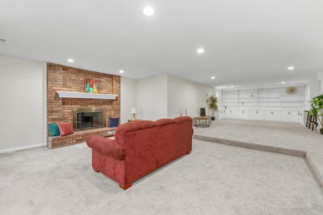1325 N Covington Cir, Wichita, KS 67212