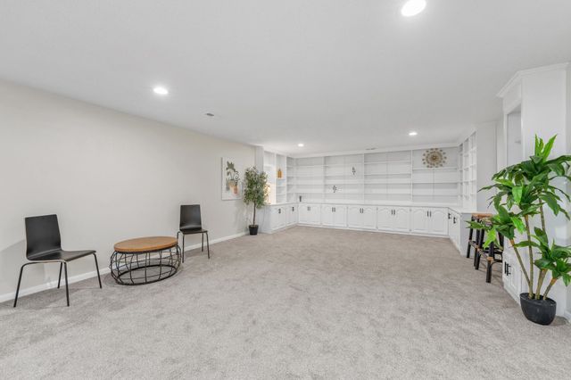 1325 N Covington Cir, Wichita, KS 67212
