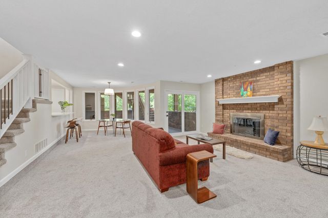 1325 N Covington Cir, Wichita, KS 67212