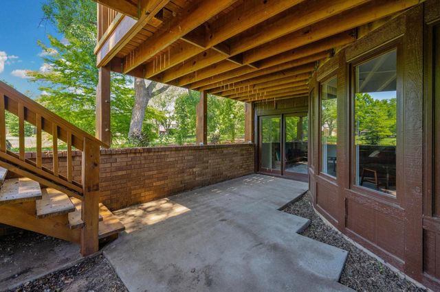 1325 N Covington Cir, Wichita, KS 67212