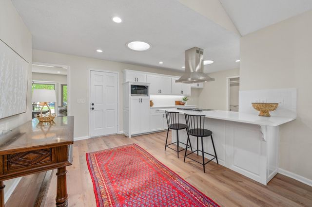 1325 N Covington Cir, Wichita, KS 67212