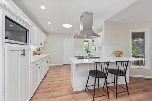 1325 N Covington Cir, Wichita, KS 67212