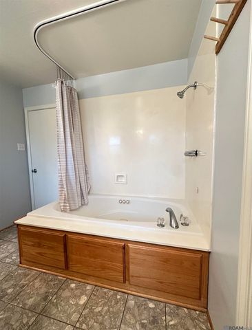 5615 Jane Marie St, Zachary, LA 70791