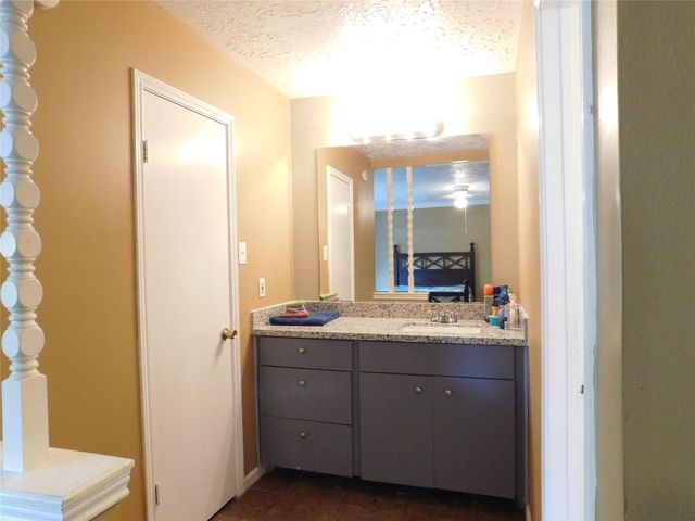 8215 Quail Hills Drive, Houston, TX 77489