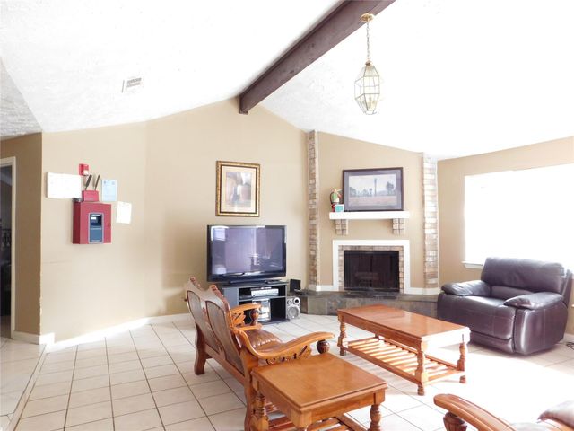 8215 Quail Hills Drive, Houston, TX 77489