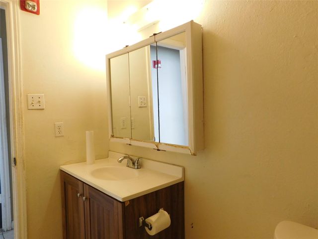 8215 Quail Hills Drive, Houston, TX 77489