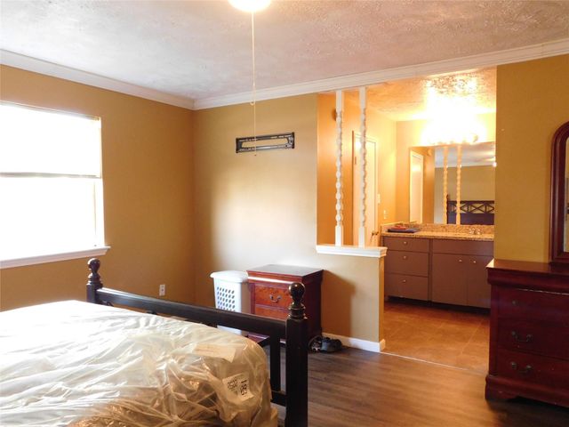 8215 Quail Hills Drive, Houston, TX 77489