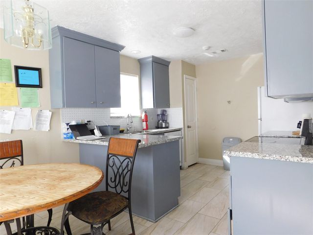 8215 Quail Hills Drive, Houston, TX 77489