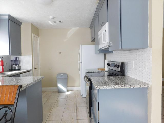 8215 Quail Hills Drive, Houston, TX 77489