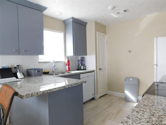 8215 Quail Hills Drive, Houston, TX 77489