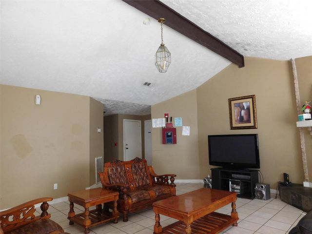 8215 Quail Hills Drive, Houston, TX 77489