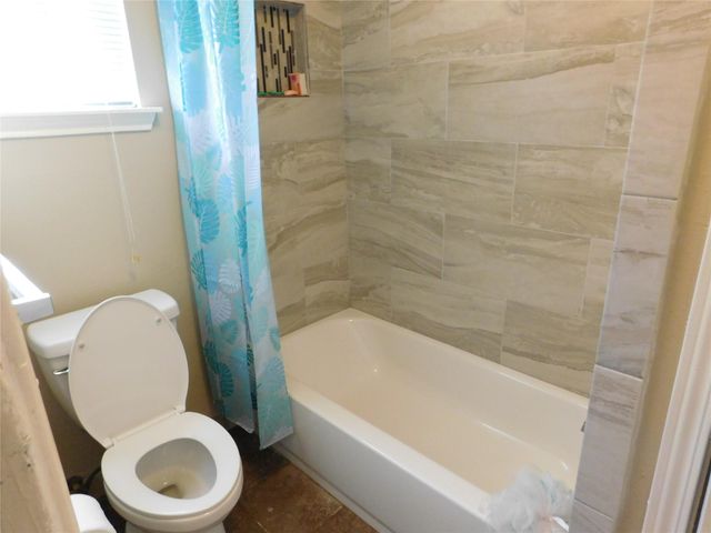 8215 Quail Hills Drive, Houston, TX 77489