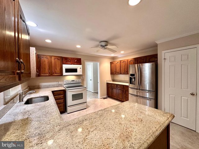 13 CONSTANTINE DR, Phoenix, MD 21131