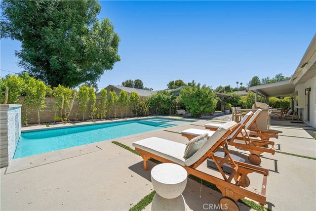 5748 Larryan Drive, Woodland Hills, CA 91367