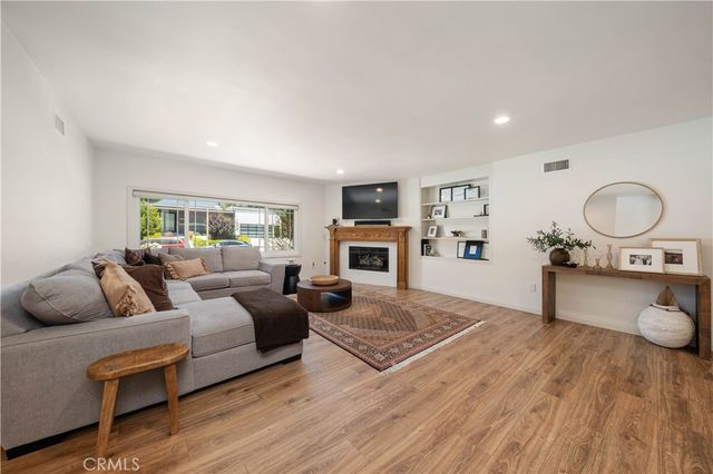5748 Larryan Drive, Woodland Hills, CA 91367
