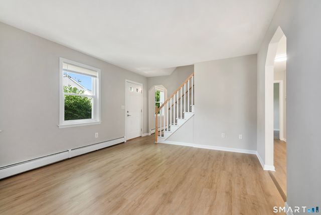 40 Kingsbury Lane, Glastonbury, CT 06033