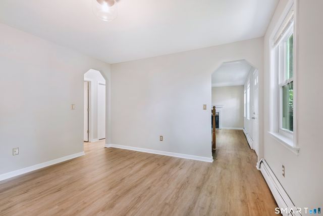 40 Kingsbury Lane, Glastonbury, CT 06033