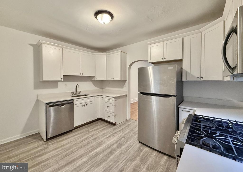 310 WATER ST, GLOUCESTER CITY, NJ 08030 — photo 2