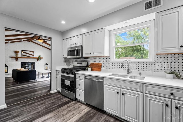 9377 Dundee Dr, West Chester, OH 45069